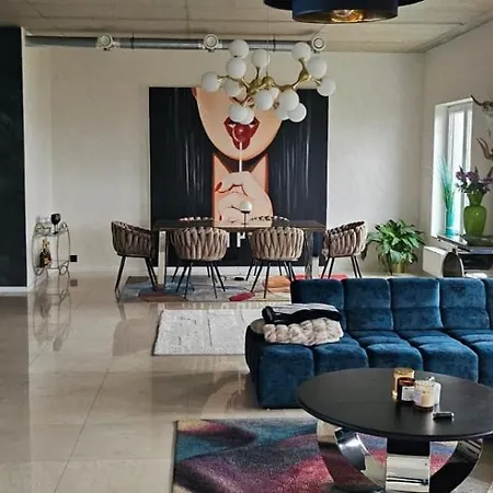 Luxury Penthouse Near Centre Of