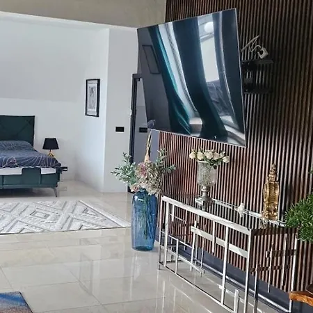 Lejlighed Luxury Penthouse Near Centre Of *